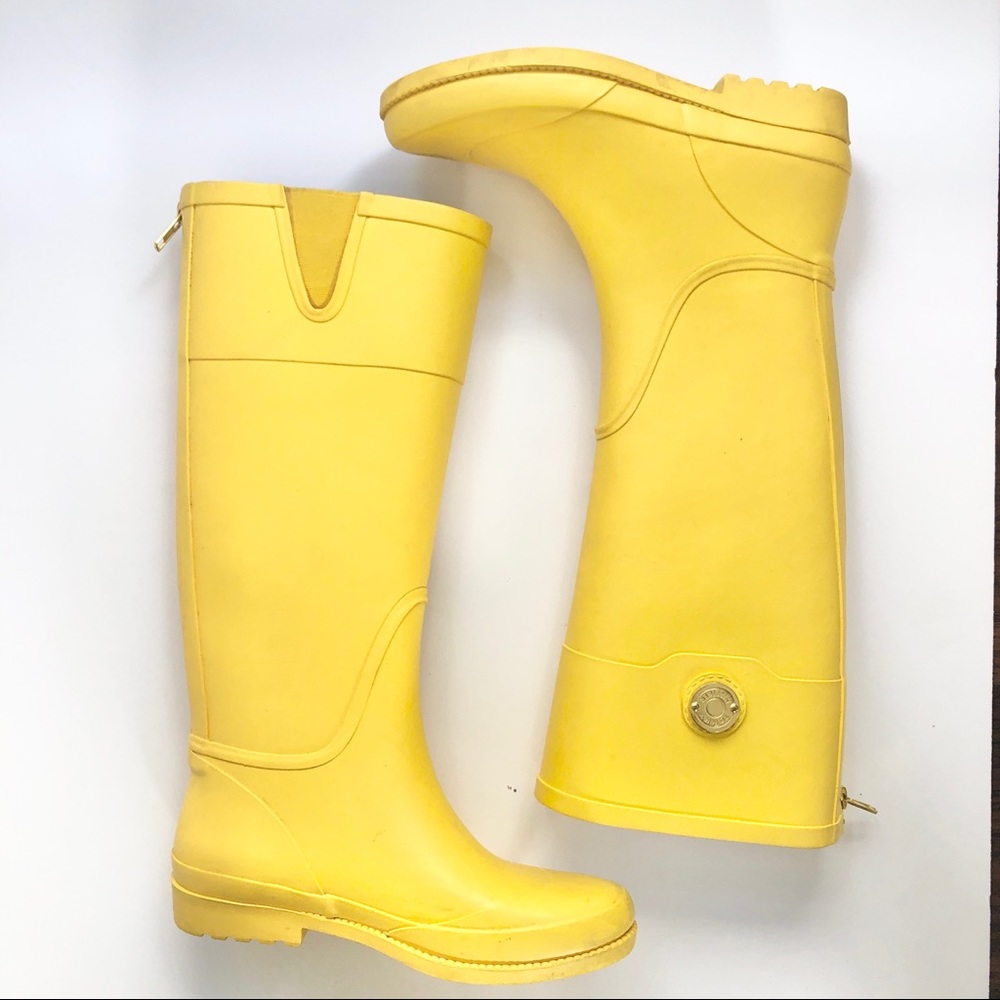 Tommy Hilfiger yellow women’s rainboots. Size 6